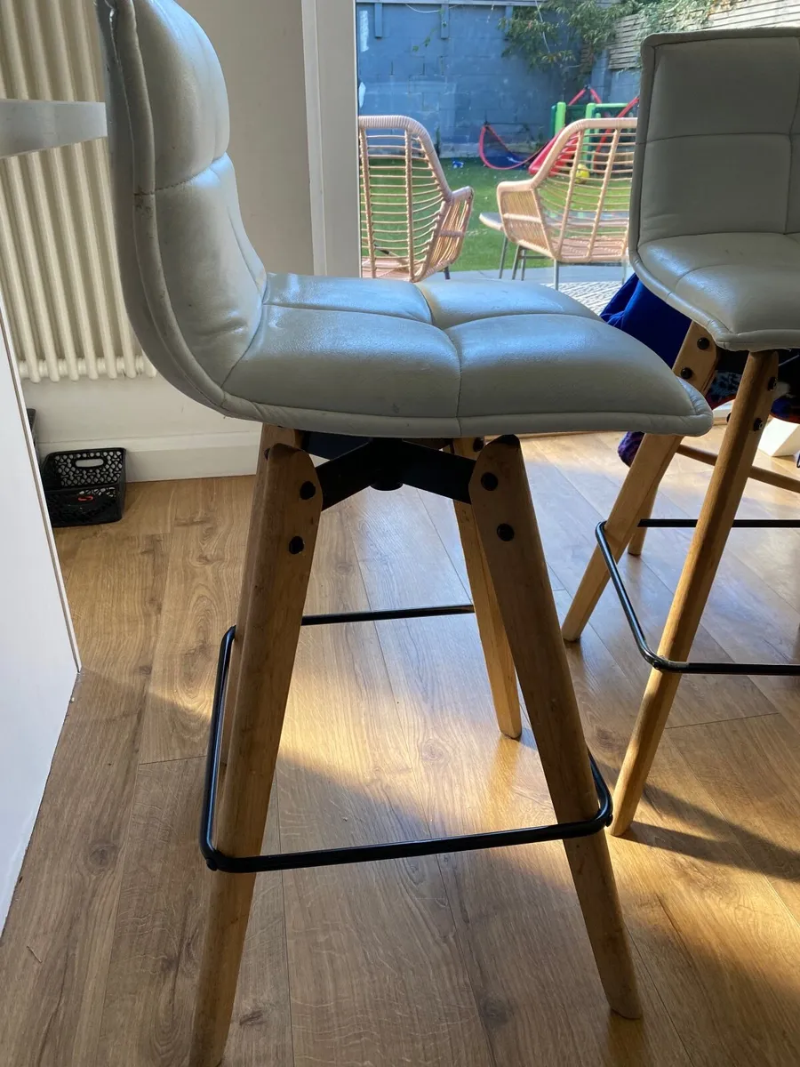 Island chairs - Image 2
