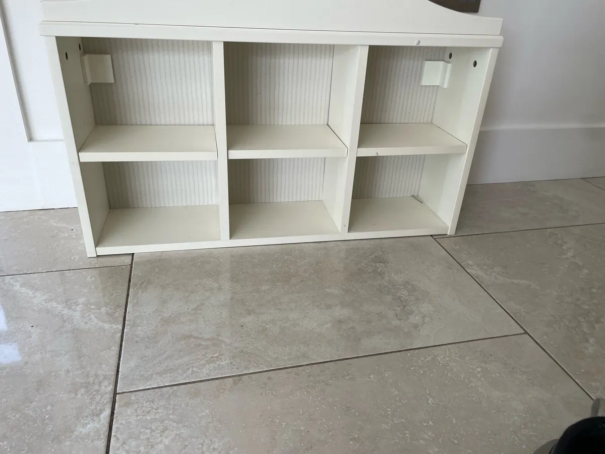 Children’s shelving - Image 1