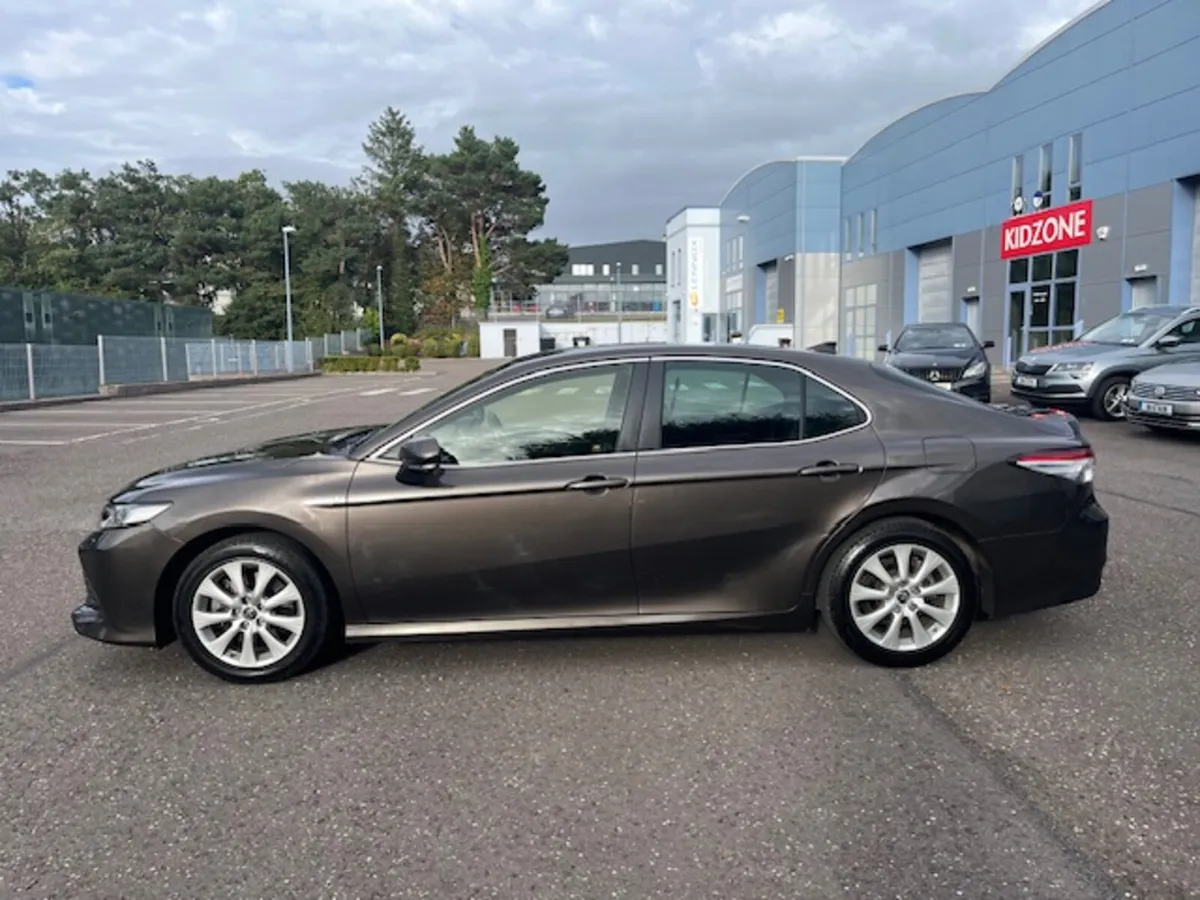TOYOTA CAMRY - BLACK LEATHER - Image 4