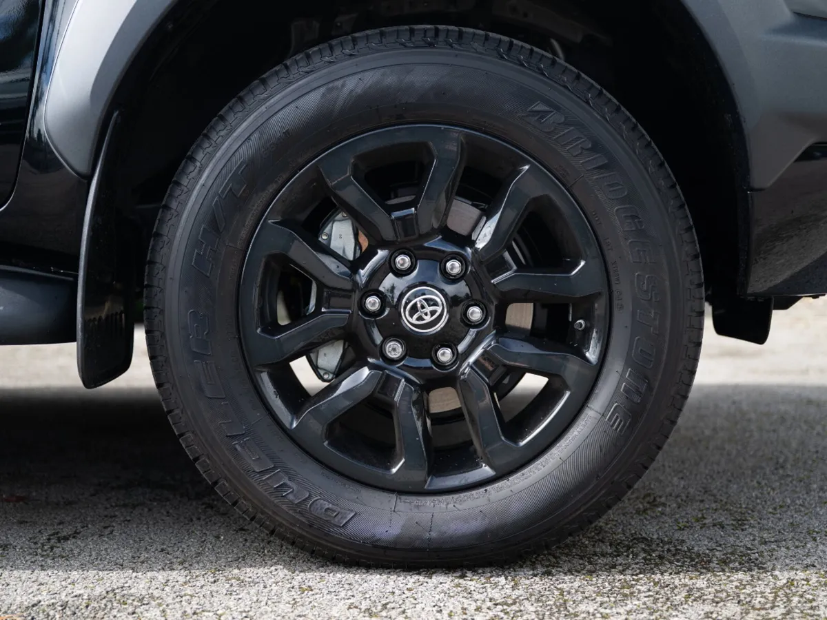 2025 Toyota HILUX INVINCIBLE X 2.8 Diesel Auto - Image 4