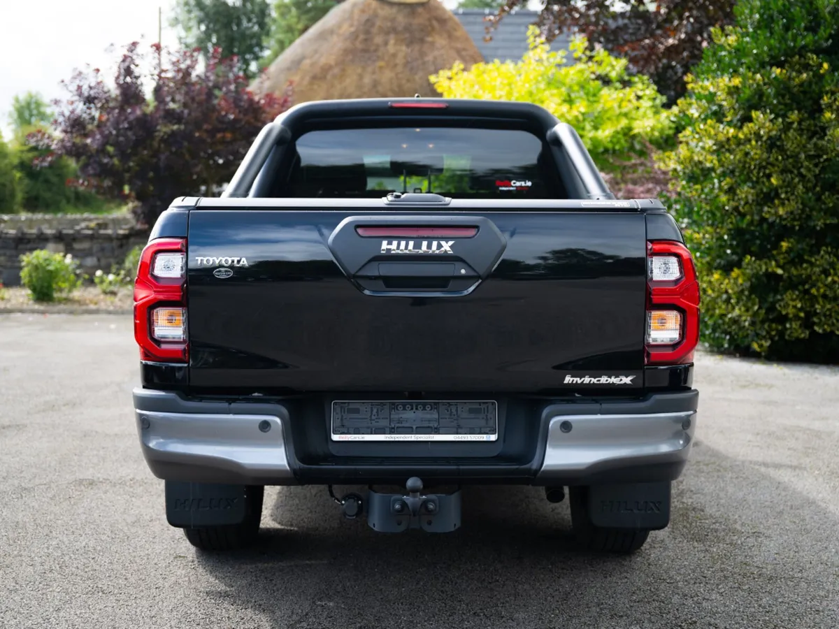 2025 Toyota HILUX INVINCIBLE X 2.8 Diesel Auto - Image 3