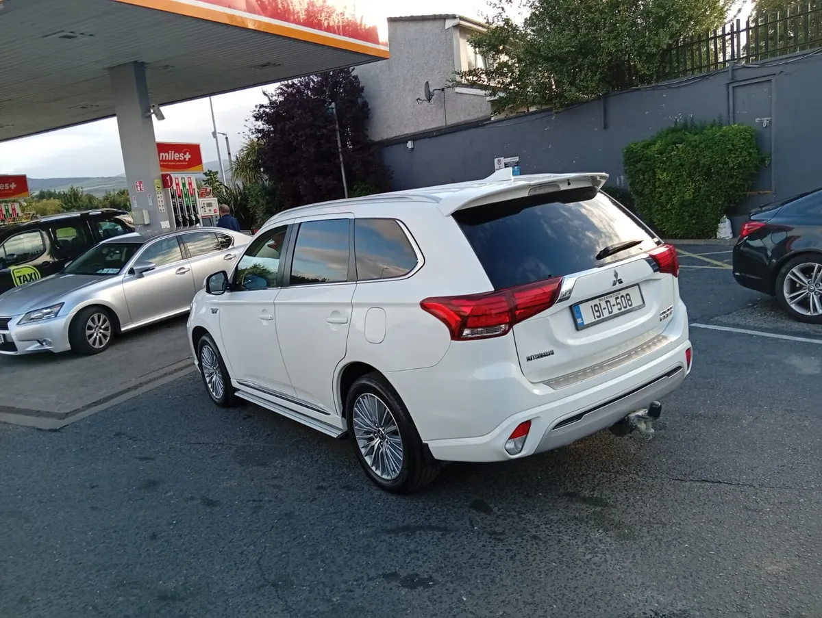 Mitsubishi Outlander 2019 phev - Image 4