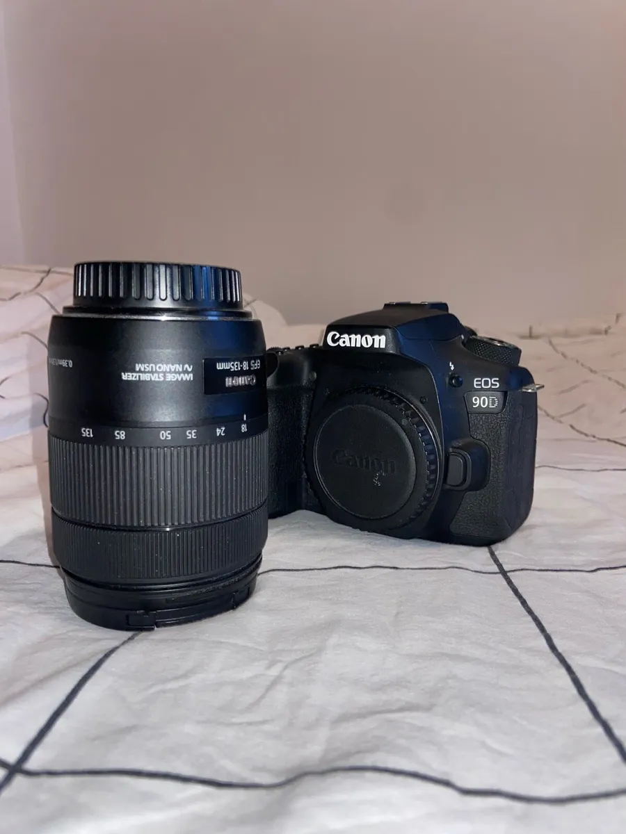 Canon 90D + 18-135mm Lens & Accessories - Image 3