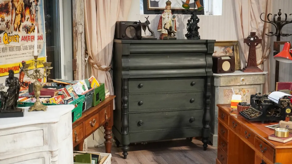Victorian Scottish Chest of Drawers c.1860–1880 - Image 1