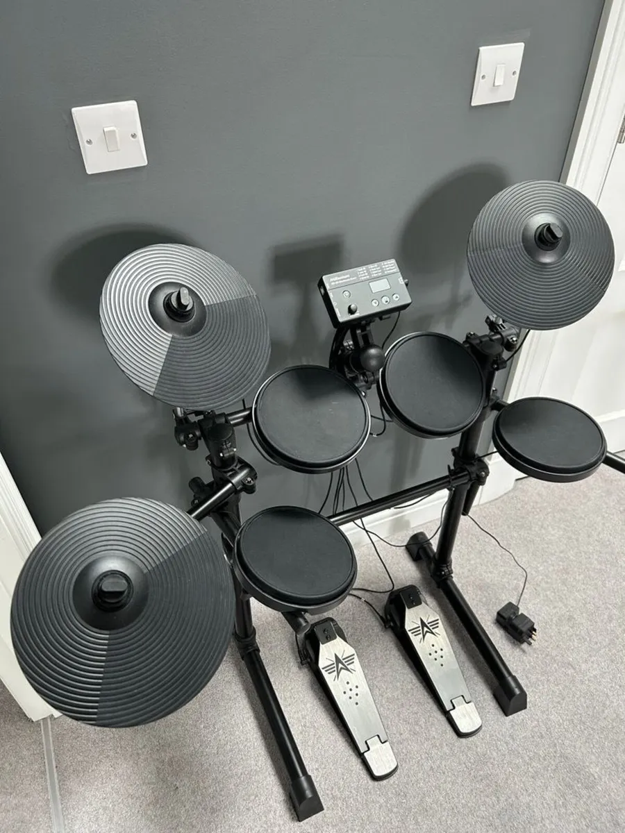 Drum kit - Image 1