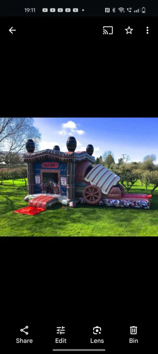 Large bouncy castle - Image 1