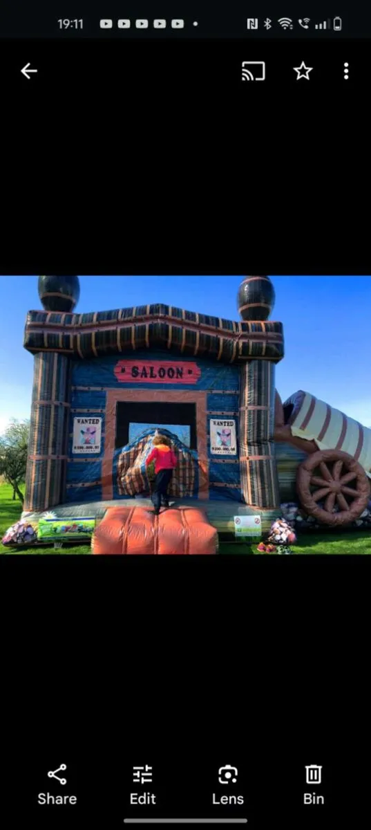Large bouncy castle - Image 2