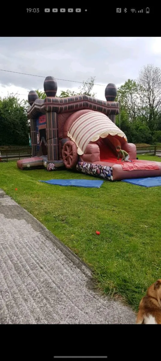 Large bouncy castle - Image 3