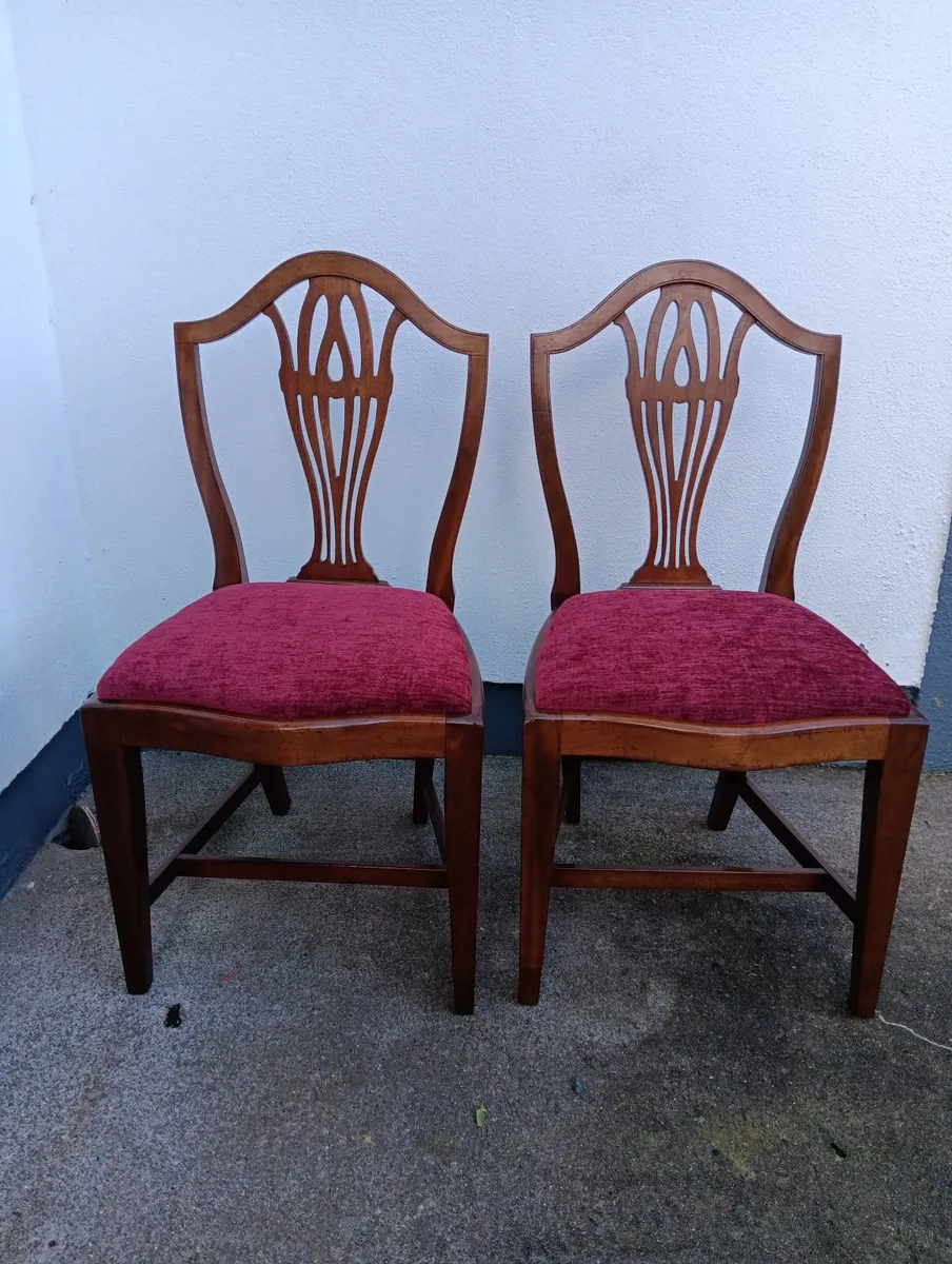 A pair of stylish chairs - Image 3