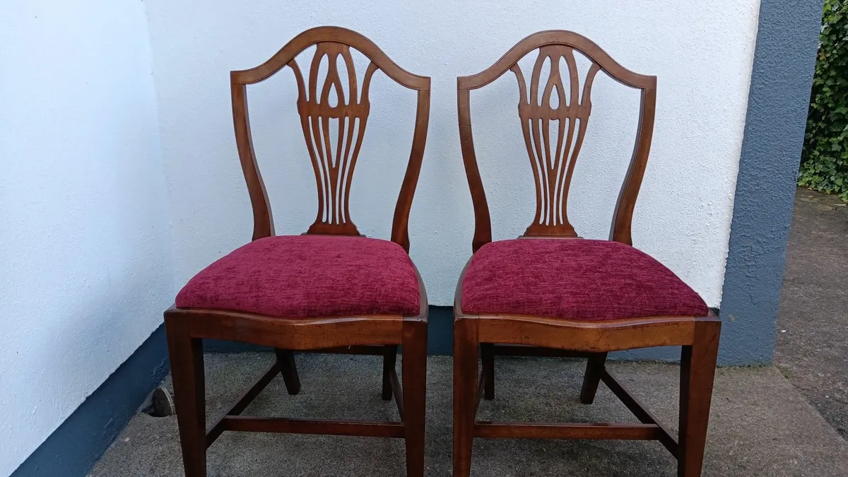 A pair of stylish chairs - Image 4
