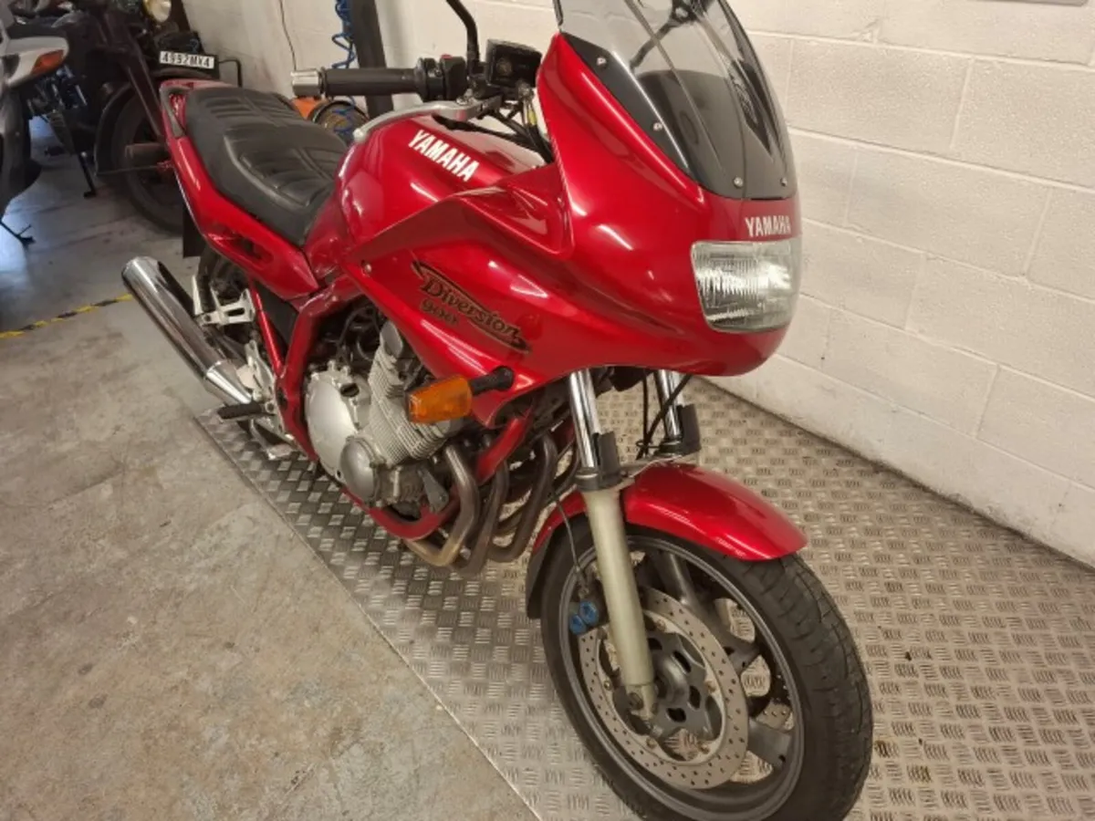 YAMAHA Diversion 900 2001 - Image 2