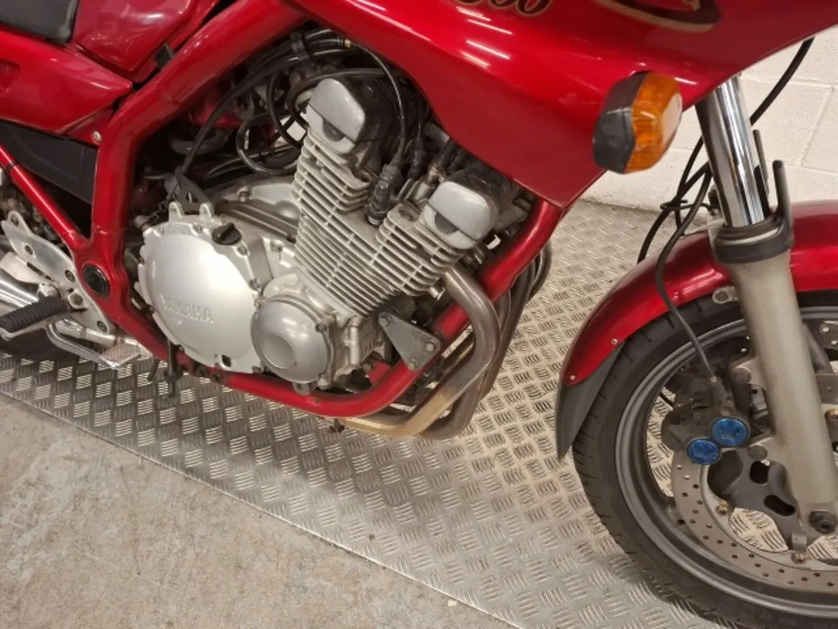 YAMAHA Diversion 900 2001 - Image 4