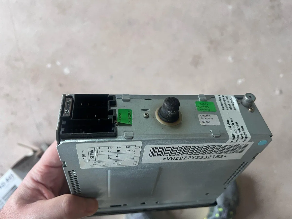 Car radios - Image 2