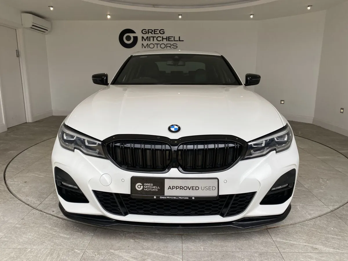 BMW 3-Series 2019 - Image 2