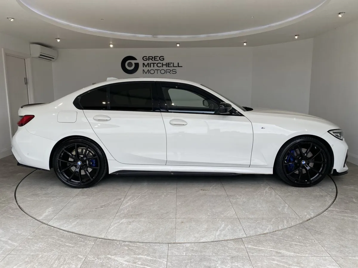 BMW 3-Series 2019 - Image 4