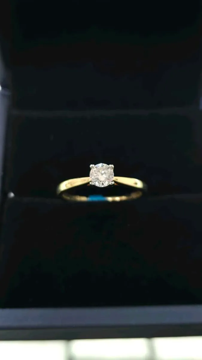 18ct Diamond rin - Image 1