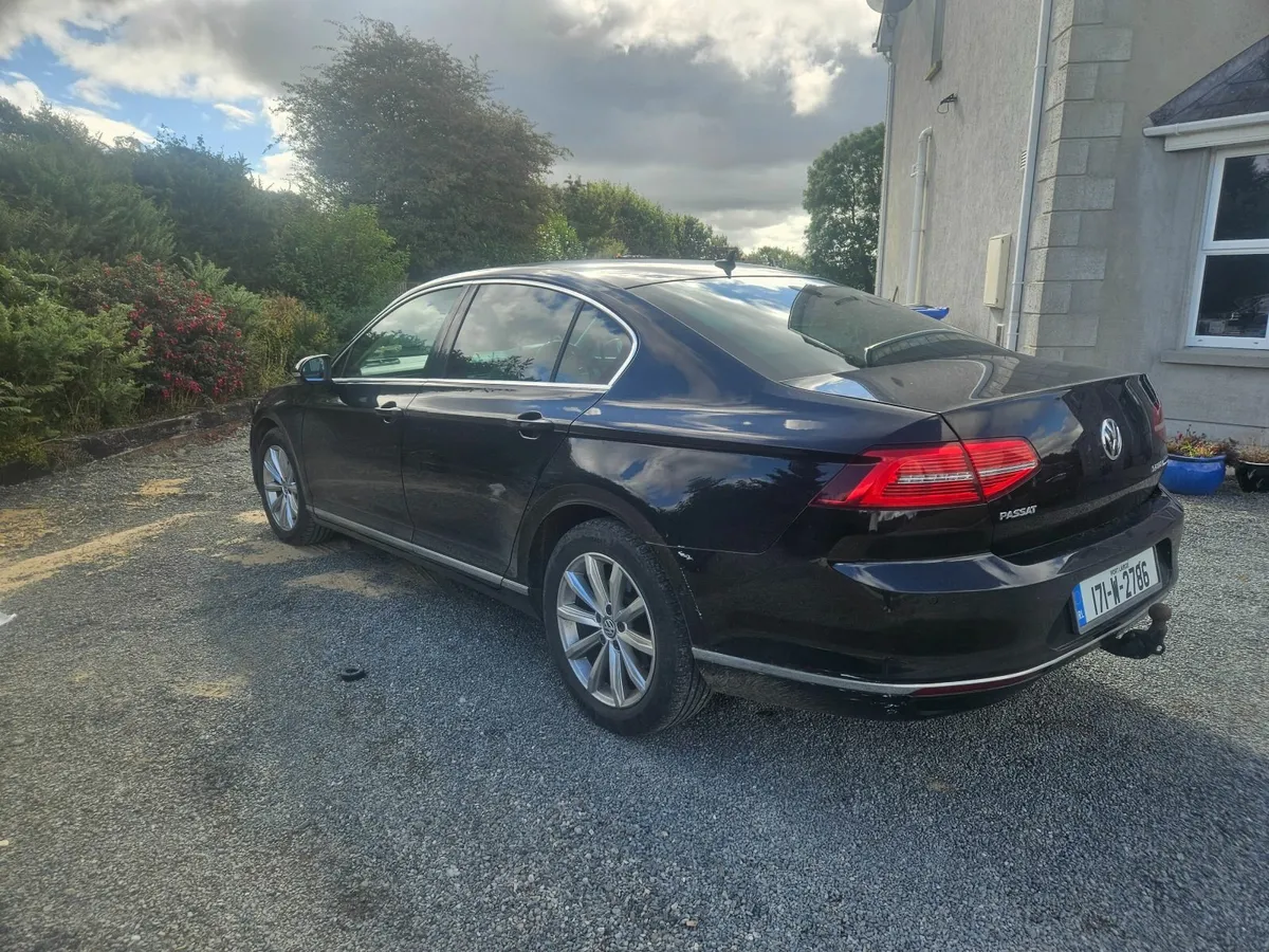 Volkswagen Passat 2017 - Image 2