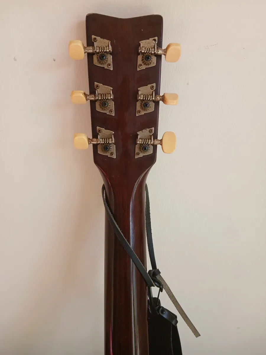 Old Yamaha guitar - Image 2