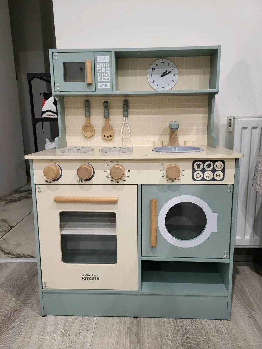 Wooden kitchen playset - Image 1