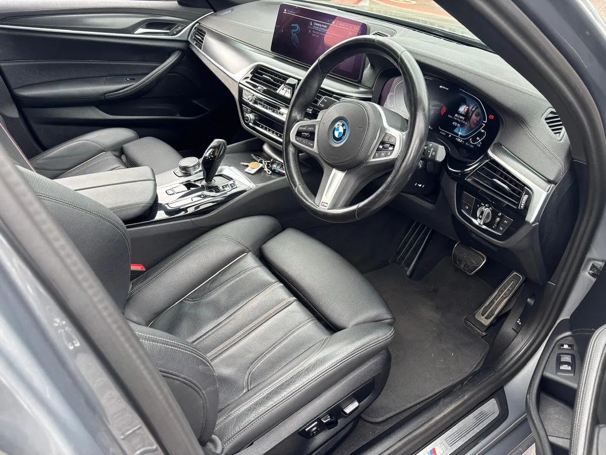BMW 5-Series 2023  M  SPORT PRO  HYBRID  AUTO - Image 4