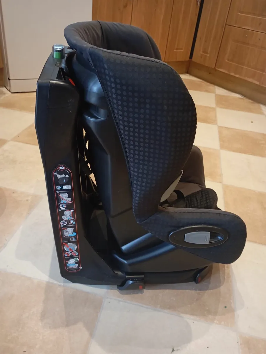 Maxi cosi axis car seat - Image 1