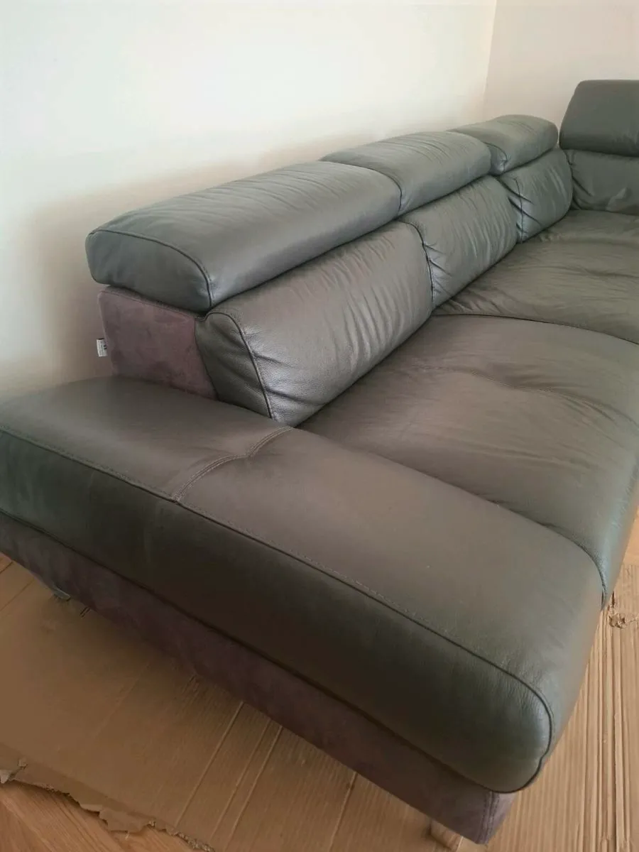 Italian leather sofa - Image 2