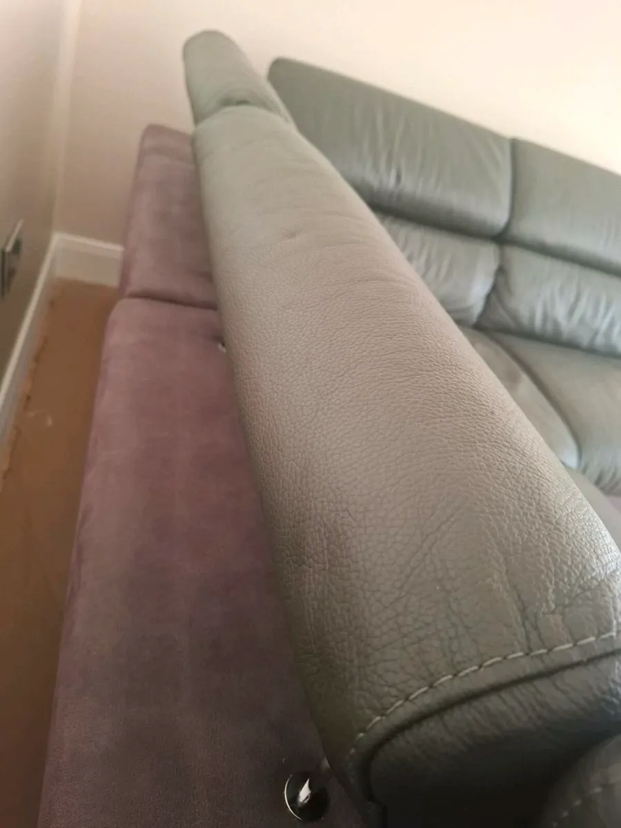 Italian leather sofa - Image 3