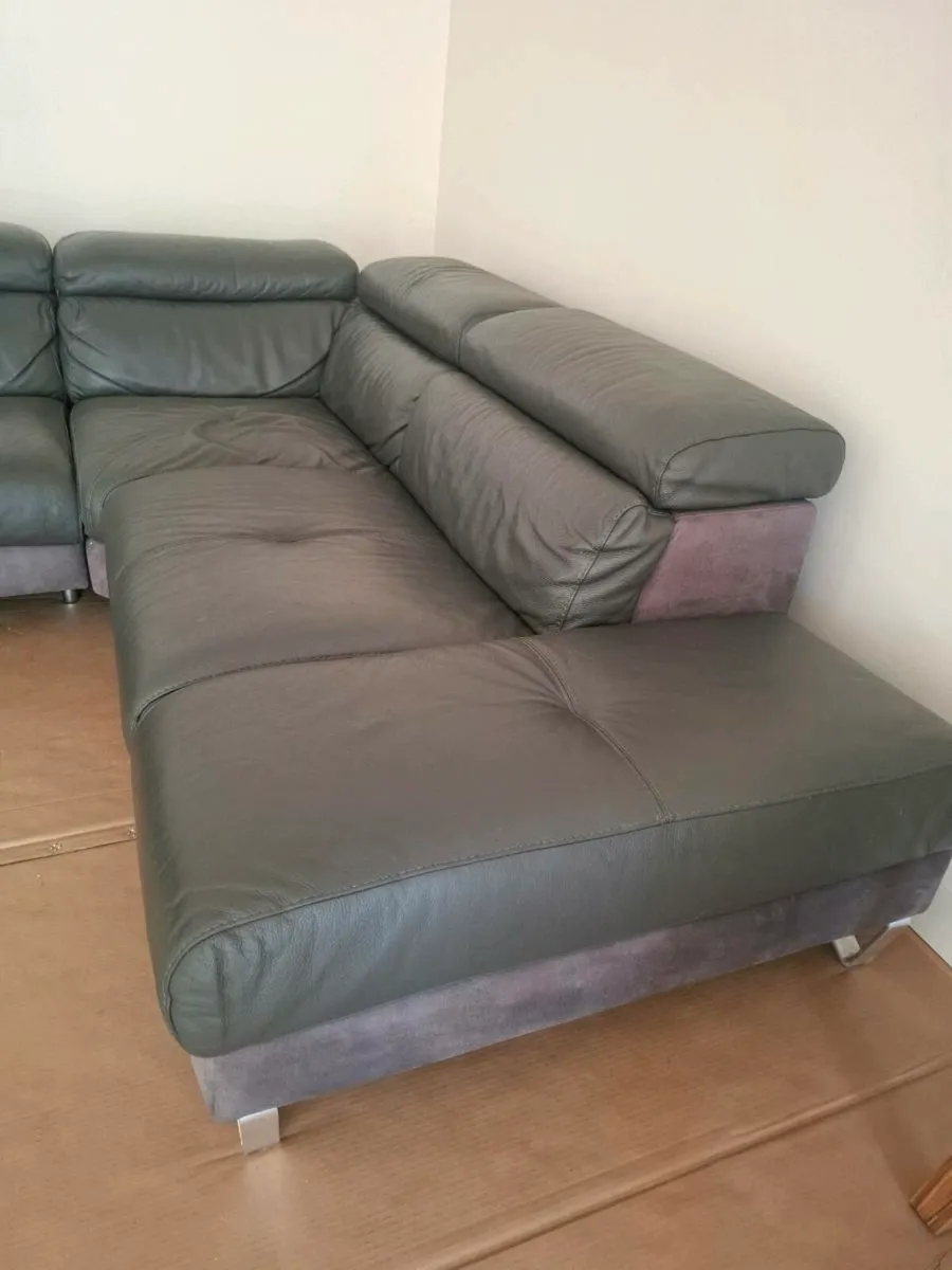 Italian leather sofa - Image 4