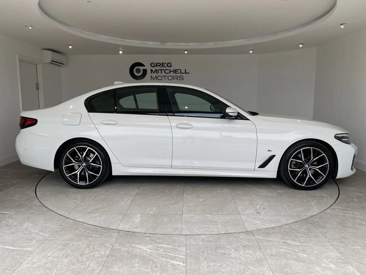 BMW 5-Series 2022 - Image 4