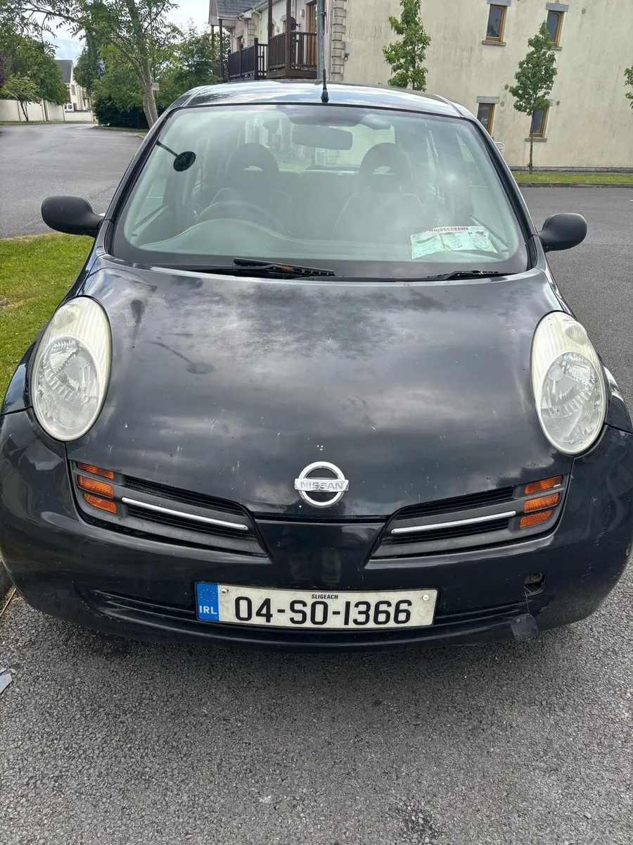 Nissan 2004 - Image 1