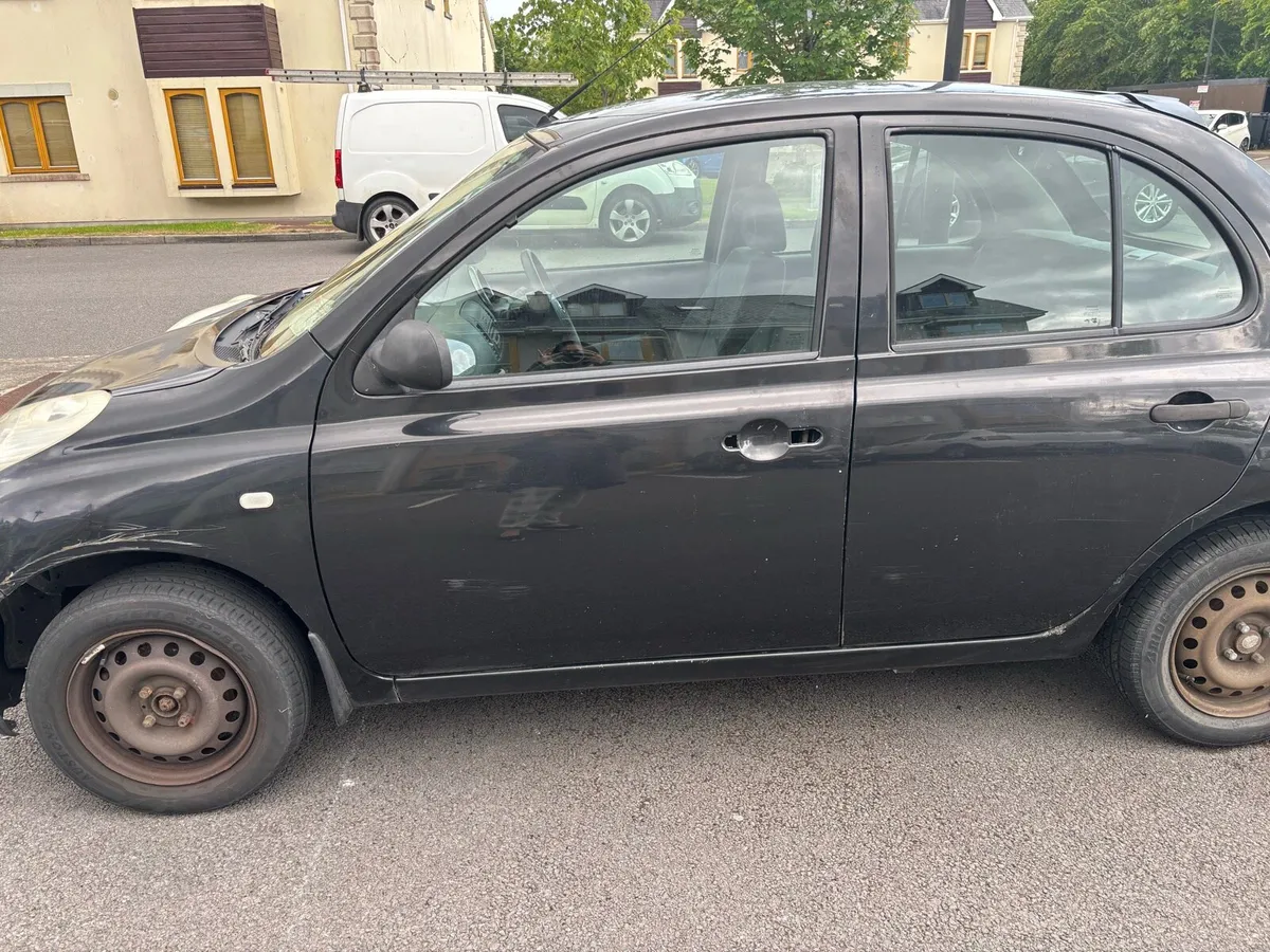 Nissan 2004 - Image 2