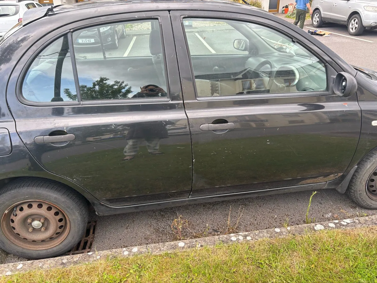 Nissan 2004 - Image 4