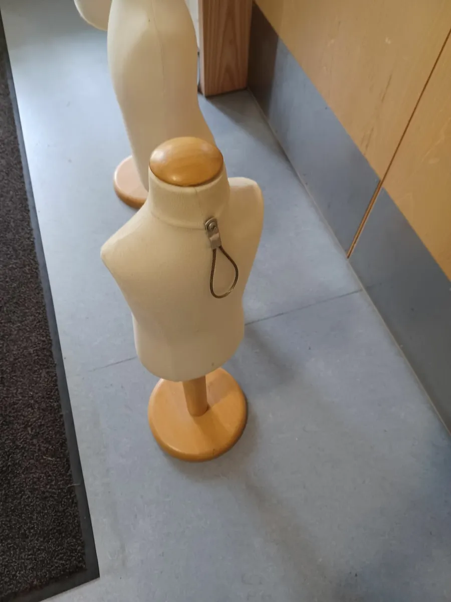 Mannequins - Image 3