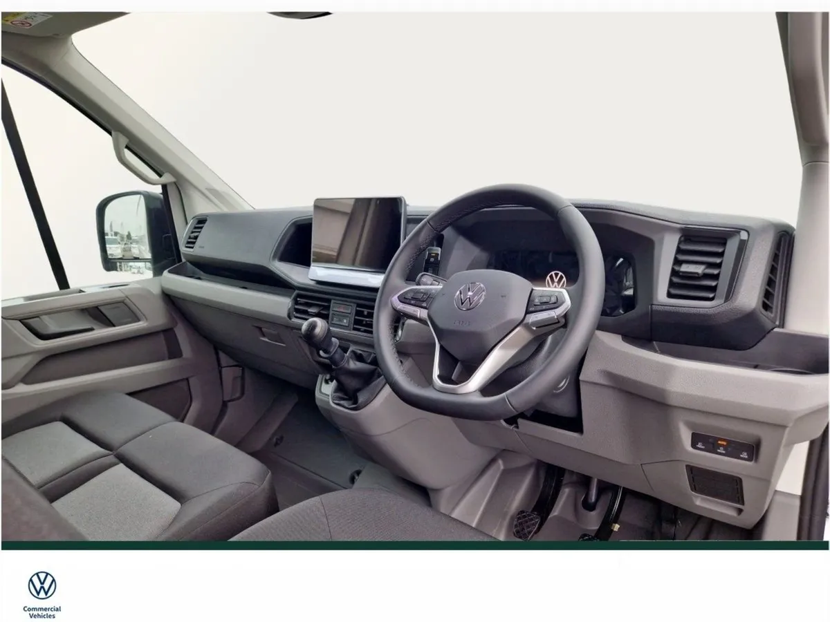 Volkswagen Crafter 30 VAN MWB Highline TDI 140HP - Image 2