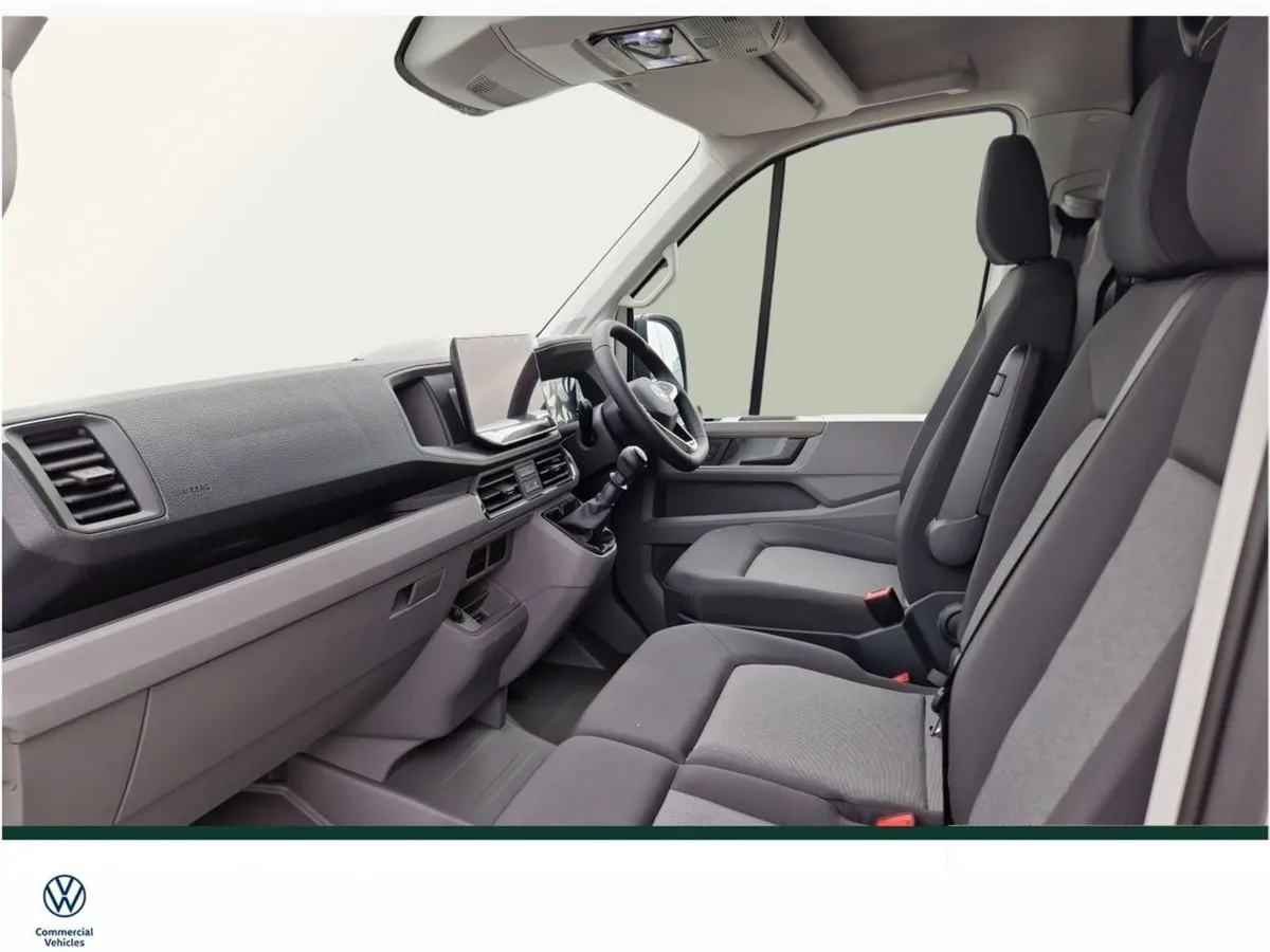 Volkswagen Crafter 30 VAN MWB Highline TDI 140HP - Image 4