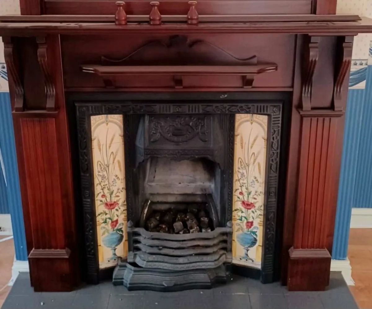 Fireplace and mirror - Image 1