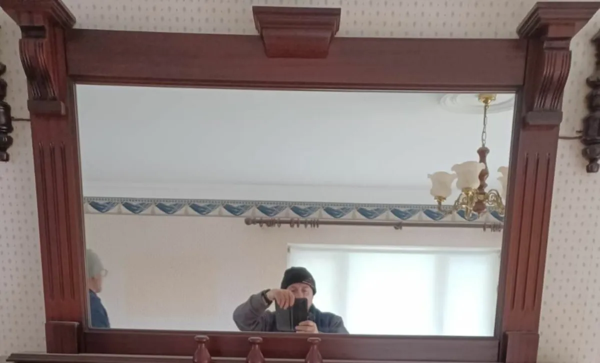 Fireplace and mirror - Image 2