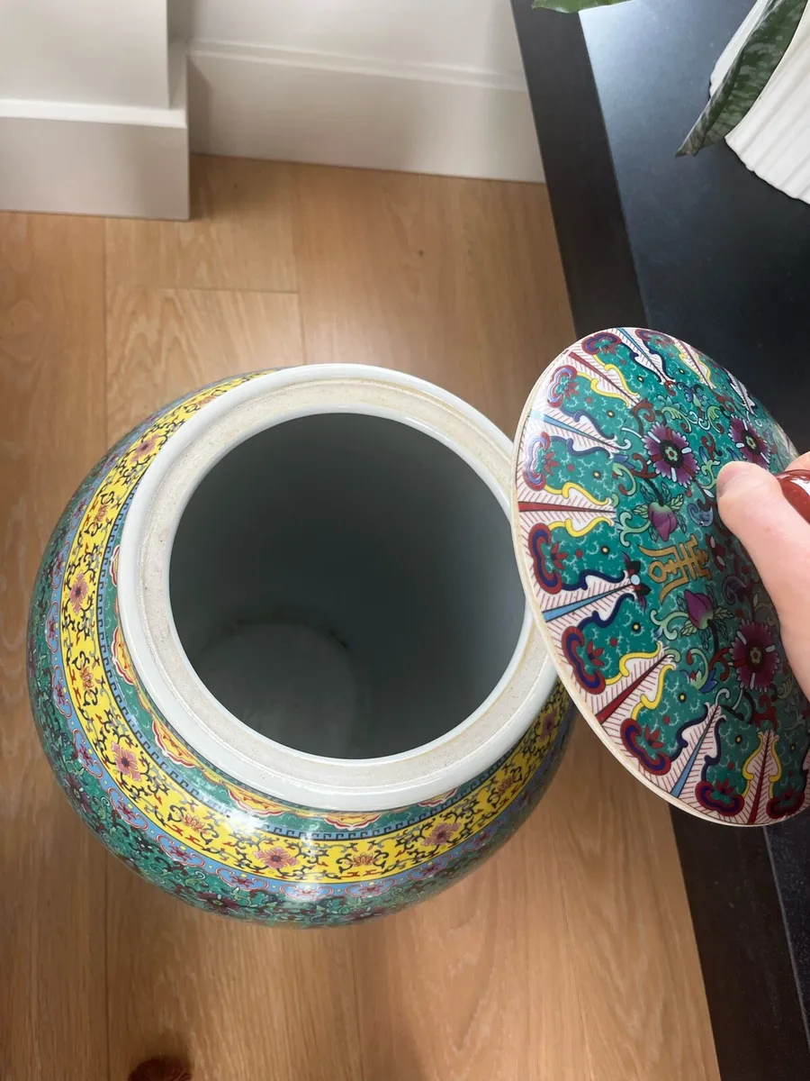 Chinese Porcelain Pot - Image 2