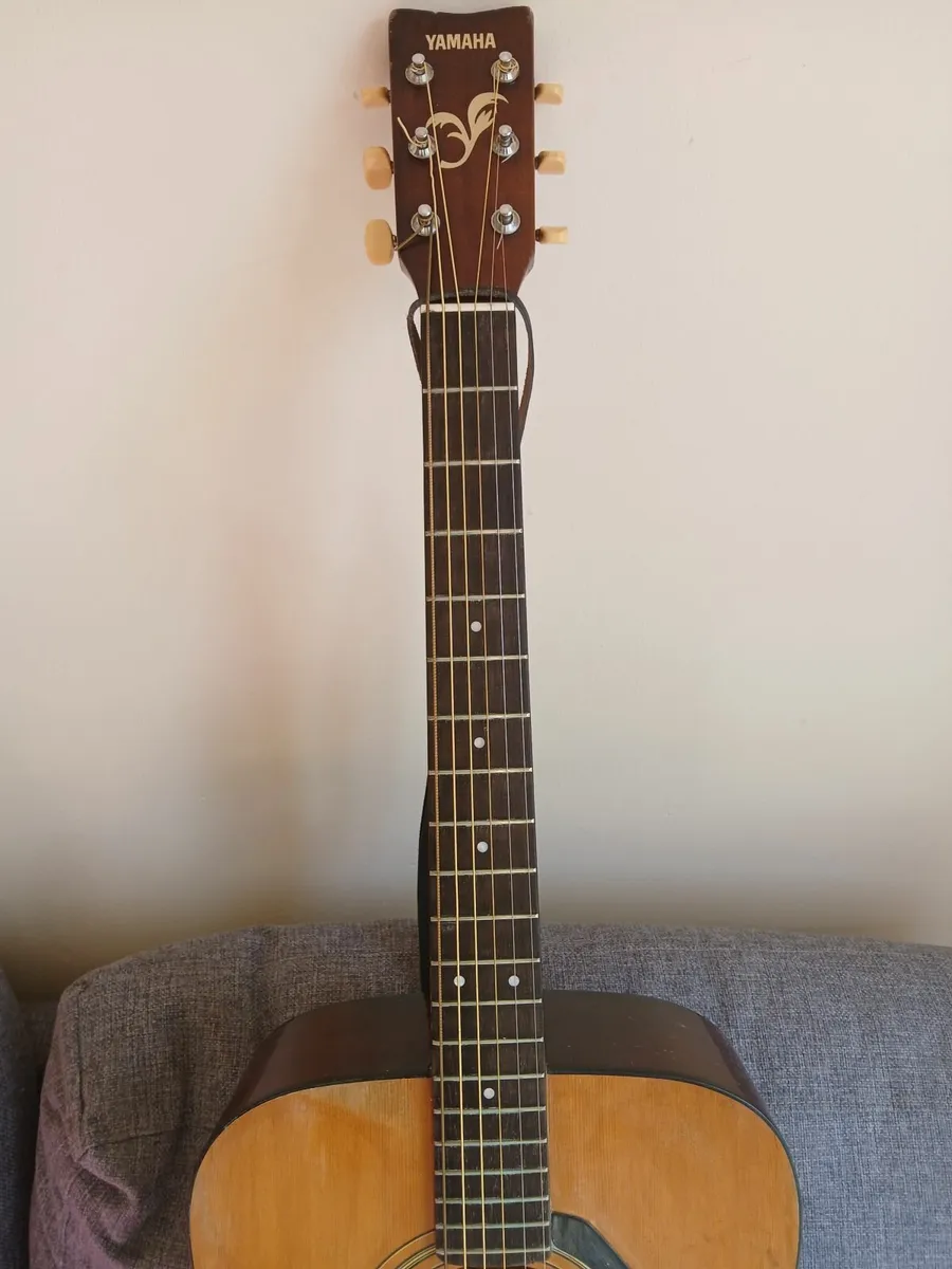 Old Yamaha guitar - Image 4