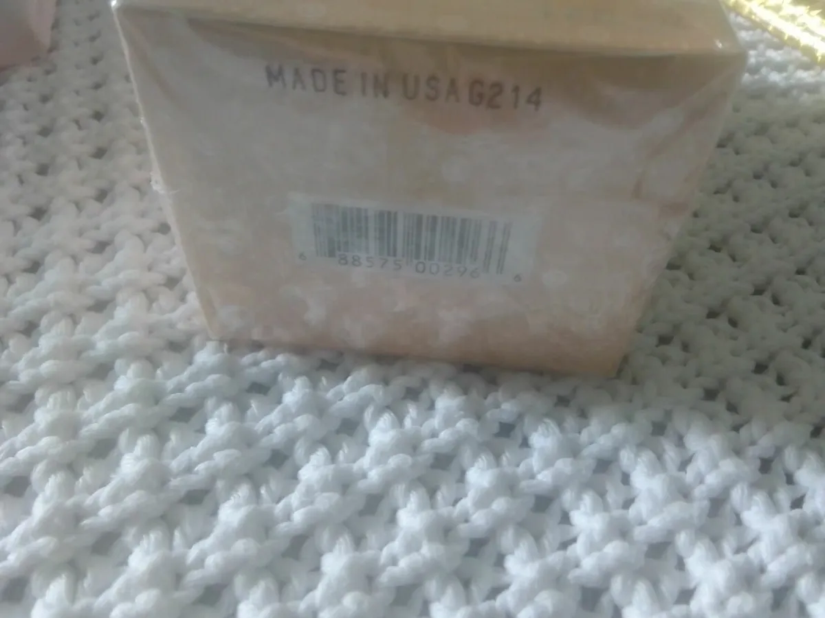 VINTAGE CHLOE PERFUME FULL SIZED IN PACKAGING - Image 4