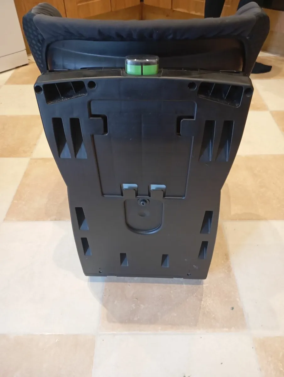 Maxi cosi axis car seat - Image 4