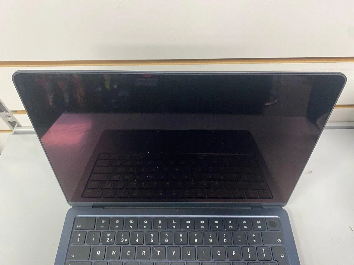MacBook Air M2 13 Inch A2681 Boxed - Image 2