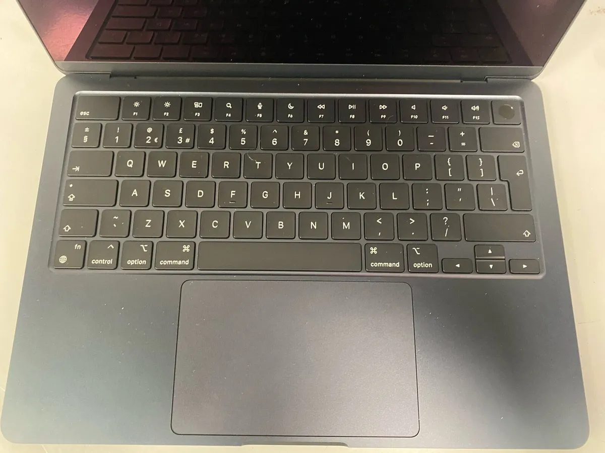 MacBook Air M2 13 Inch A2681 Boxed - Image 3