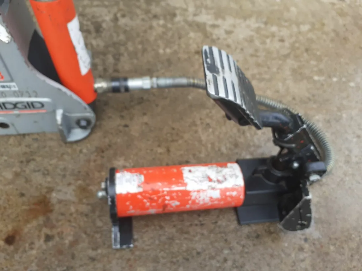 RIDGID 258 HYDRAULIC PIPE CUTTER - Image 4