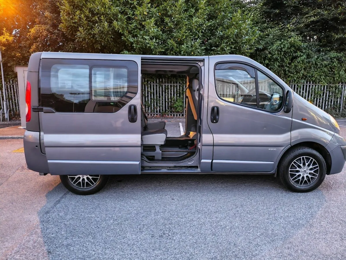 vauxhall vivaro 2.0 cdti  minibus low mileage - Image 3