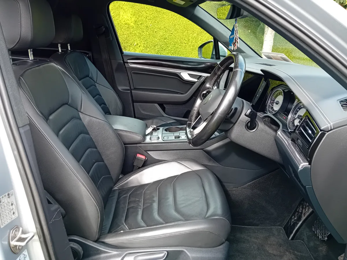 Volkswagen Touareg 2022 - Image 4