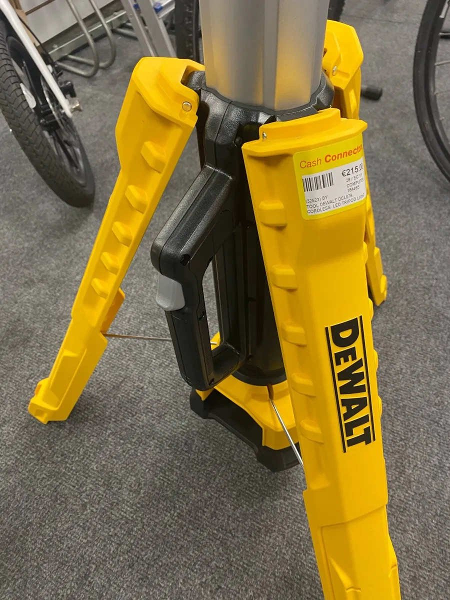 Dewalt DCL079 Cordless Tripod Light - Image 4