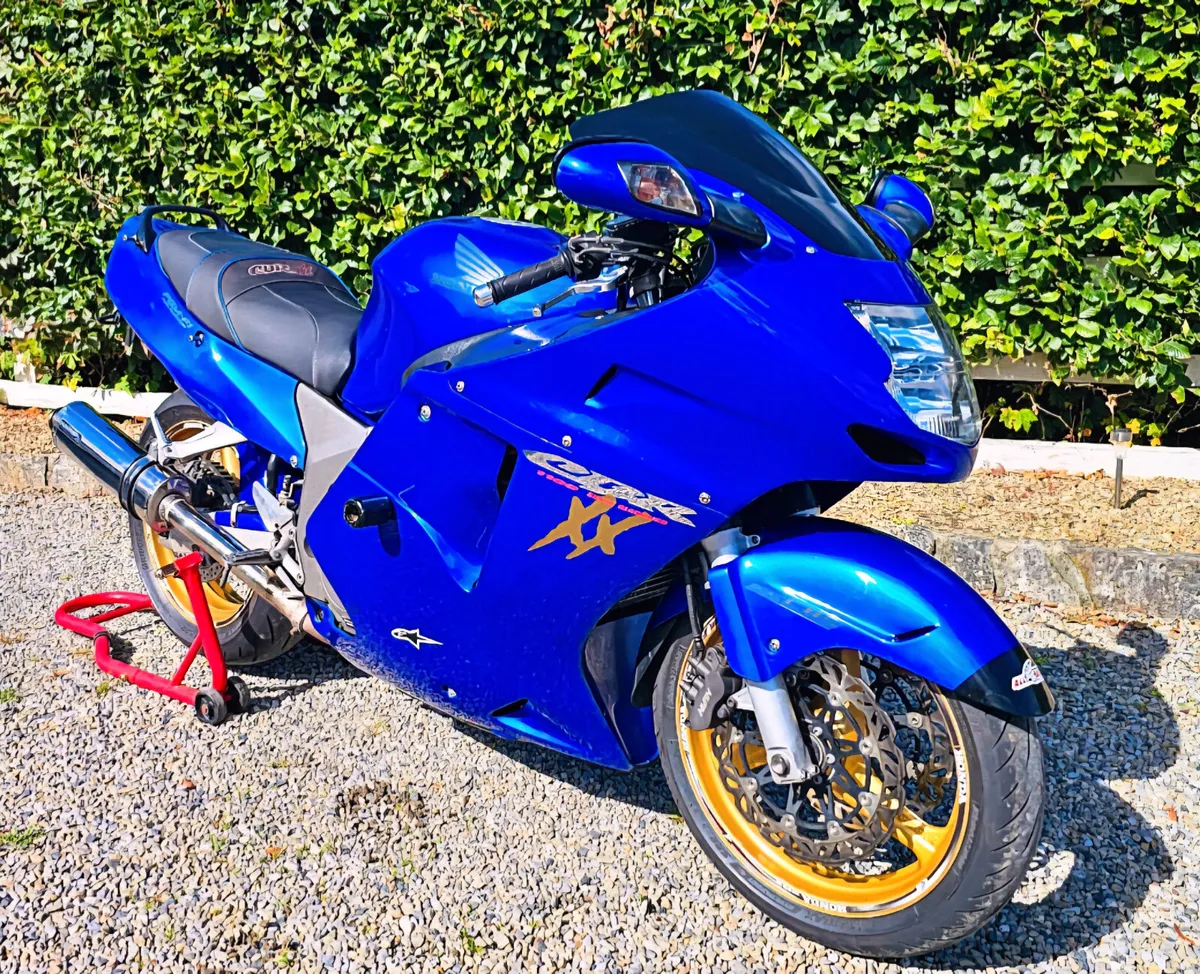00 Honda CBR 1100XX BLACKBIRD TAXED 1 YR - Image 1