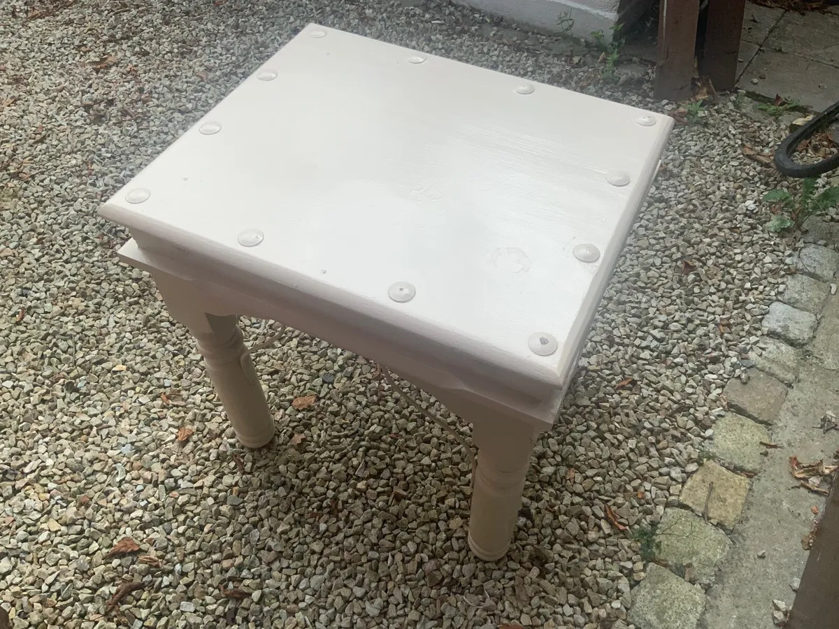 Cream side table - Image 4