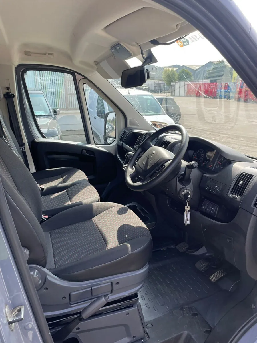 OVERLANDER horsebox R240 low mileage - Image 2